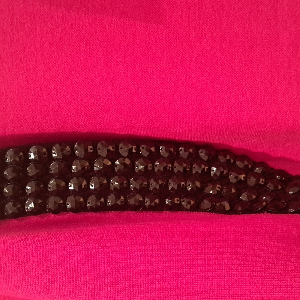 Elegant Red Women's Top with Black Accents - Picture 3 of 5